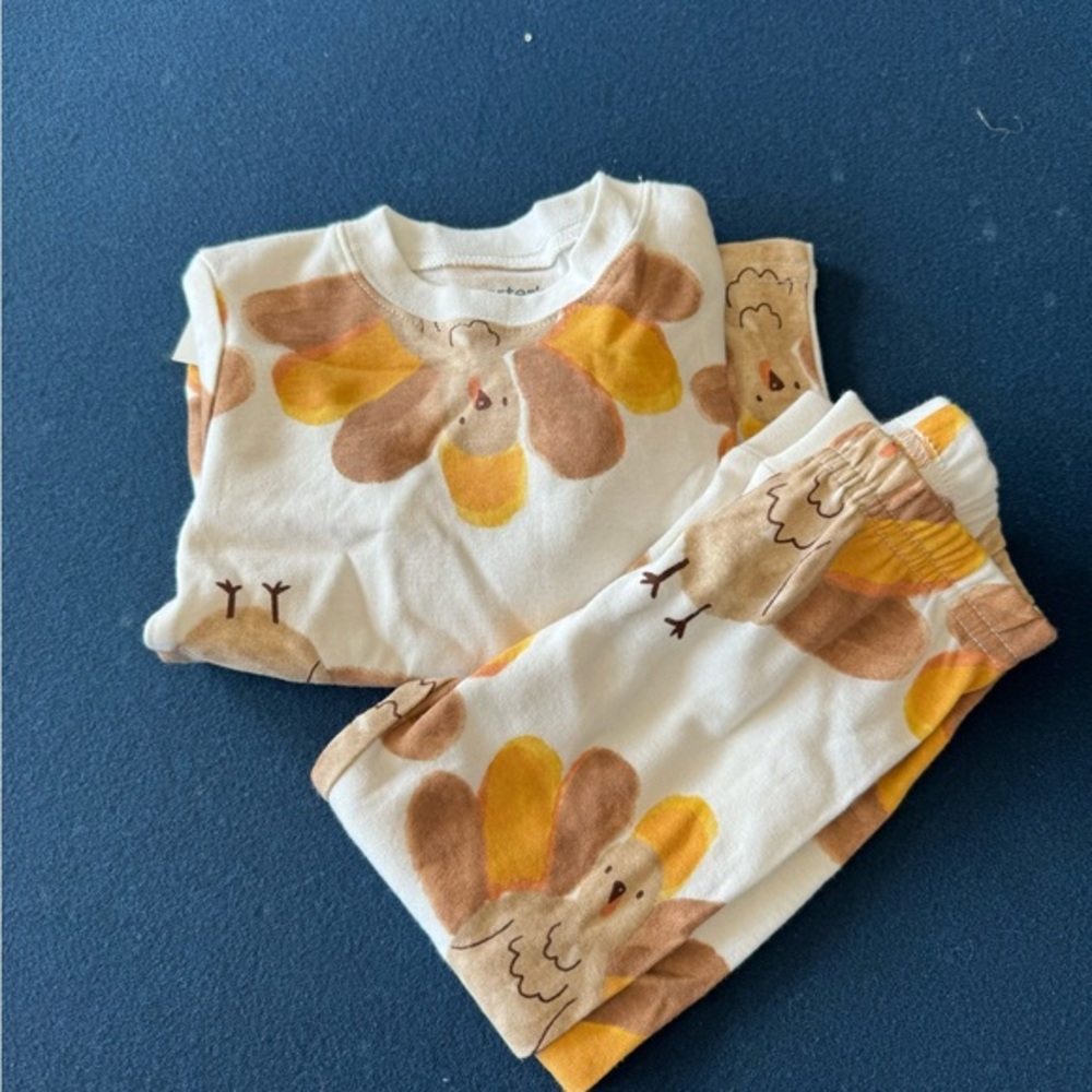 CARTERS cutie little turkey pjs- unisex! Super soft,cozy and oh so cute🦃see pic